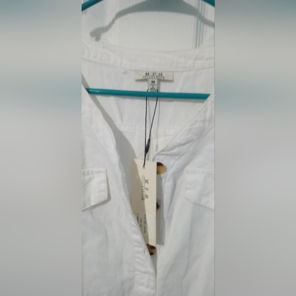 Crisp White Mini Dress with Light Fabric - Picture 2 of 3